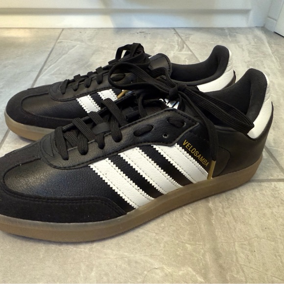 Adidas Velosamba Sneakers for Walking or Cycling Womens 8 Mens 6.5 - Picture 1 of 7